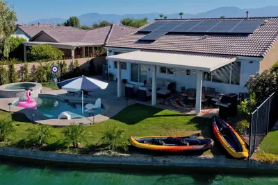 Image de Villa Tramonto Specials! Fun home, lakefront & games+Tesla charge