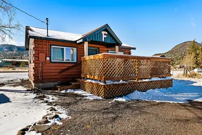 Image de \"F\" Fox Cabin: Private hot tub! “F”