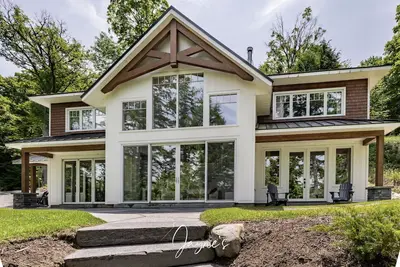 Image de Stunning 5 bed 3 bath cottage on Lake Rosseau with beautiful beach!