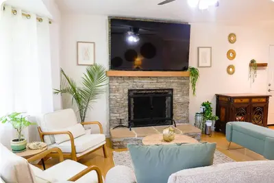 Image de Oasis at the Creek