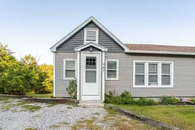 3-bedroom house in charming Meredith with WiFi, Ac. Enjoy your stay