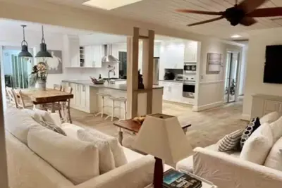 Image de Spacious 4-bedroom house in charming Jupiter/Tequesta Beach Theme