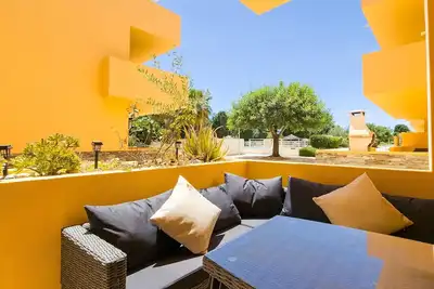 Image de Royal Pool T2 by Yha