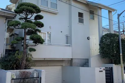 Image de Spacious home in the city with private garden.