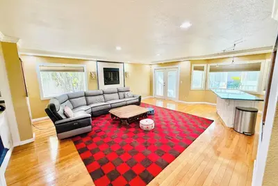 Image de Charming 4-bedroom house with fitness room & family room in delightful Vallejo