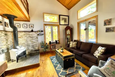 Image de Peaceful getaway on quiet lake