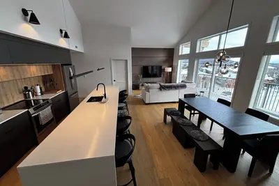 Image de Ski-in Penthouse Condo at the base of Mont-Ste-Anne