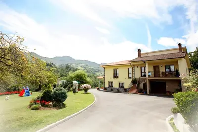 Image de Maison de vacances 'Supereda' avec vue sur les montagnes, terrasse privée et Wi-Fi