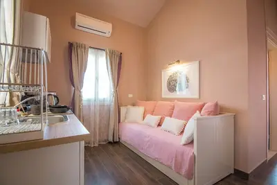 Image de Appartement 'No 4 One Bedroom Symi Nautilus' avec vue sur la mer, Wi-Fi et climatisation