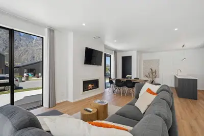 Image de Alpine Bliss–Breathtaking Views from Every Window!