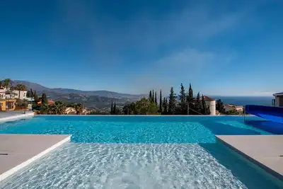 Image de Luxueuse villa Oro avec piscine à débordement et vue panoramique