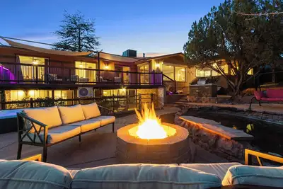 Image de Experience luxury at the Sedona House of Wren & Koi, a spacious 5-bedroom retreat!