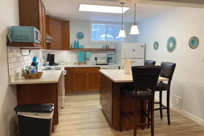 Image de Escape to the Monashees: Cozy Cherryville one bedroom B&B with a full kitchen.