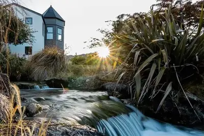 Image de Beautiful Downtown home 250m to cafes quiet street