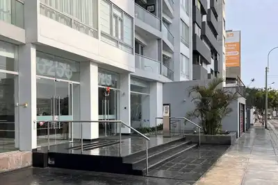 Spacious and comfortable 3-bedroom apt. with balcony in Miraflores, Free Parking