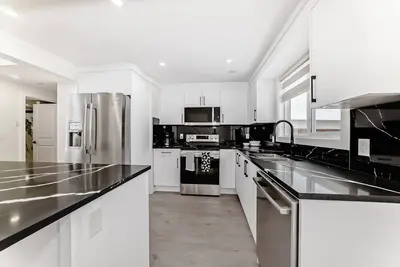 Image de Spacious & Cozy Home w/ Modern Amenities in a Quiet Neighbourhood