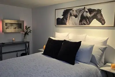 Image de Peaceful Haven, walk to downtown Coeur d'Alene and Lake.