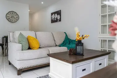 Image de Carina heights stunning 3bd Townhouse|close to Cbd