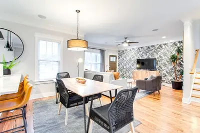 Image de Belmont & Broadway, Perfect Townhouse for Groups