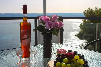 Image de Appartement de deux chambres prés de la plage Pisak, Omis (A-23886-a)