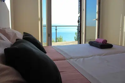 Image de Appartement de deux chambres prés de la plage Pisak, Omis (A-23886-d)