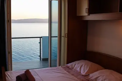 Image de Appartement de deux chambres prés de la plage Pisak, Omis (A-23886-e)