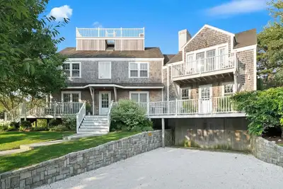 Image de Beautiful private compound  featuring a main house, guest house and a new pool