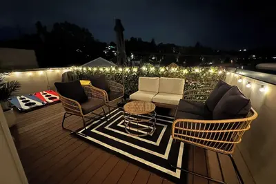 Image de Perch - Elegant 3br Haven with Ac Near Lake Union