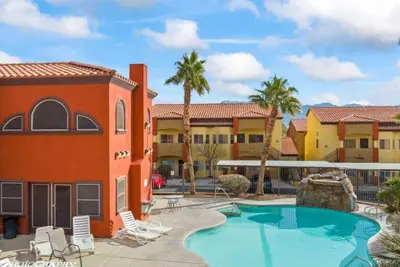 Image de Welcome to Hawk Ridge Haven; your oasis in beautiful Mesquite, Nv.