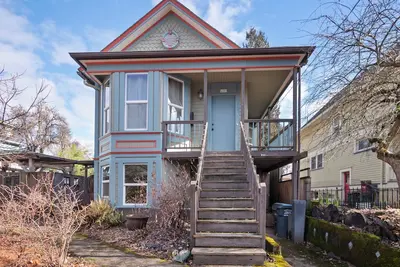 Image de Historic Victorian in Hip Neighborhood