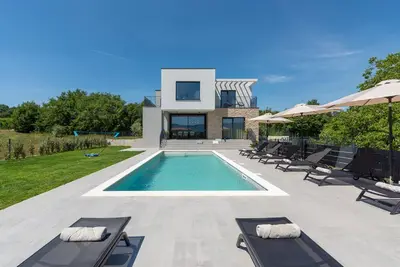 Image de Villa Ani for 8 people near Labin - Rabac with 40m2 private pool and children playground