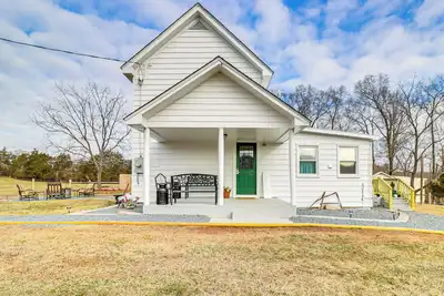 Image de Fire Pits, Creek View: Historic Virginia Farmhouse