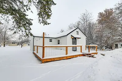 1 Mi to Main Street Polson: Updated Home w/ Deck!