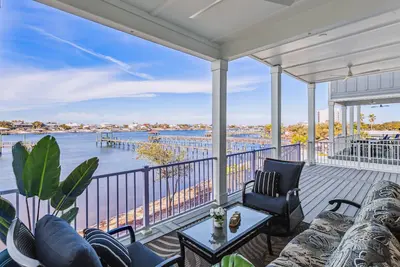 Image de Waterfront Beach| Complimentary Private Boat Slip| Community Pool & Pickle Ball| Steps to Flora-Bama