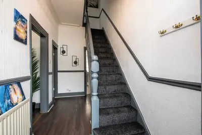4br Home in Great Location close to Transport