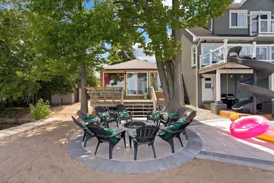 Image de Adorable waterfront escape