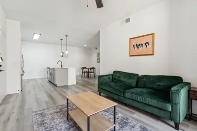 Image de CozySuites Glendale  - Westgate with pool! 06