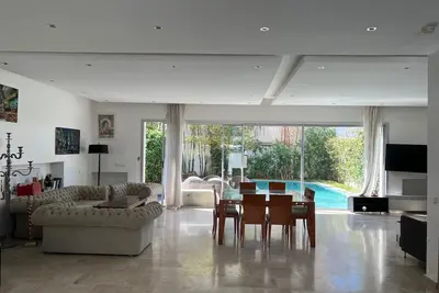 Image de Villa moderne en front de mer avec piscine privée