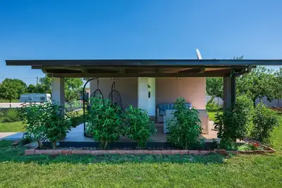 Image de Maison confortable de 2 chambres à Pula