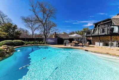 Image de Dome Manor - 2 Game Rooms, Hot tub & Pool!