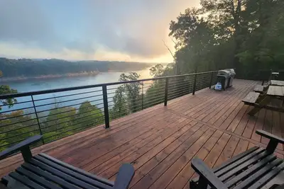 Image de Lake Cumberland Luxury #2! Amazing Lake views, hot tub, fire pit!