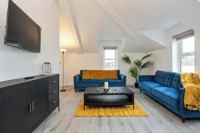 Unique Penthouse, Free WiFi, Elevator, Roof Terrace, walk to City Centre