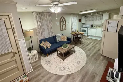 Image de The Farm Cottage ~ Newly Renovated Charming farmhouse nestled in Tn landscape