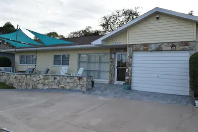 Image de 4-bedroom 2. 5 bath house with views of the Indian river and rocket launches