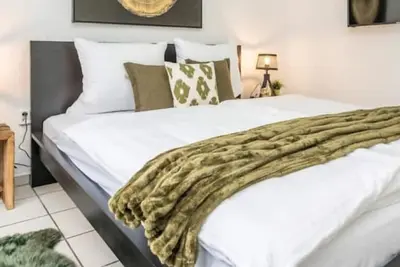 Image de 3-room close to the city center with balcony