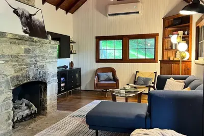 Image de Cozy Cabin on Shenandoah River —Canoe, Kayak, Hot Tub, WiFi, Ev Charger, Ac, Tv