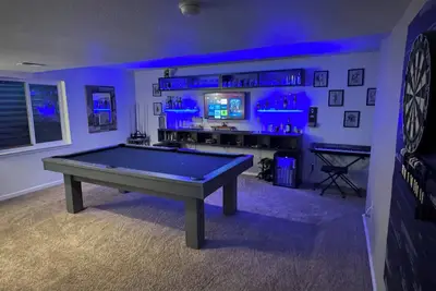 Image de Charming 4 bed home boasts outdoor living, custom basement & much more!