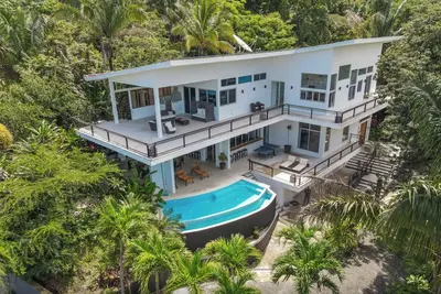 Image de Luxe Family Retreat, Walk to Beach & Yoga