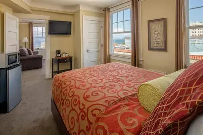 Image de Beautiful Room w/ Original Artwork | Perfect for a Relaxing Stay | 2 Suites