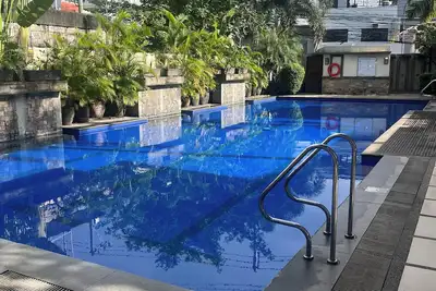 Image de Chic 2-bedroom condo with WiFi, fitness room and Pool in vibrant Quezon City